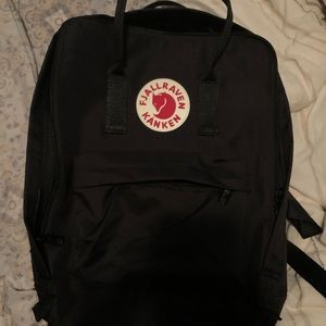 Black Fjallraven Kanken, classic new